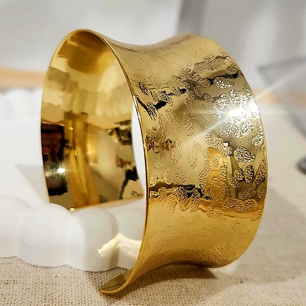 Hammered Broad Bangle, gold - Image 2